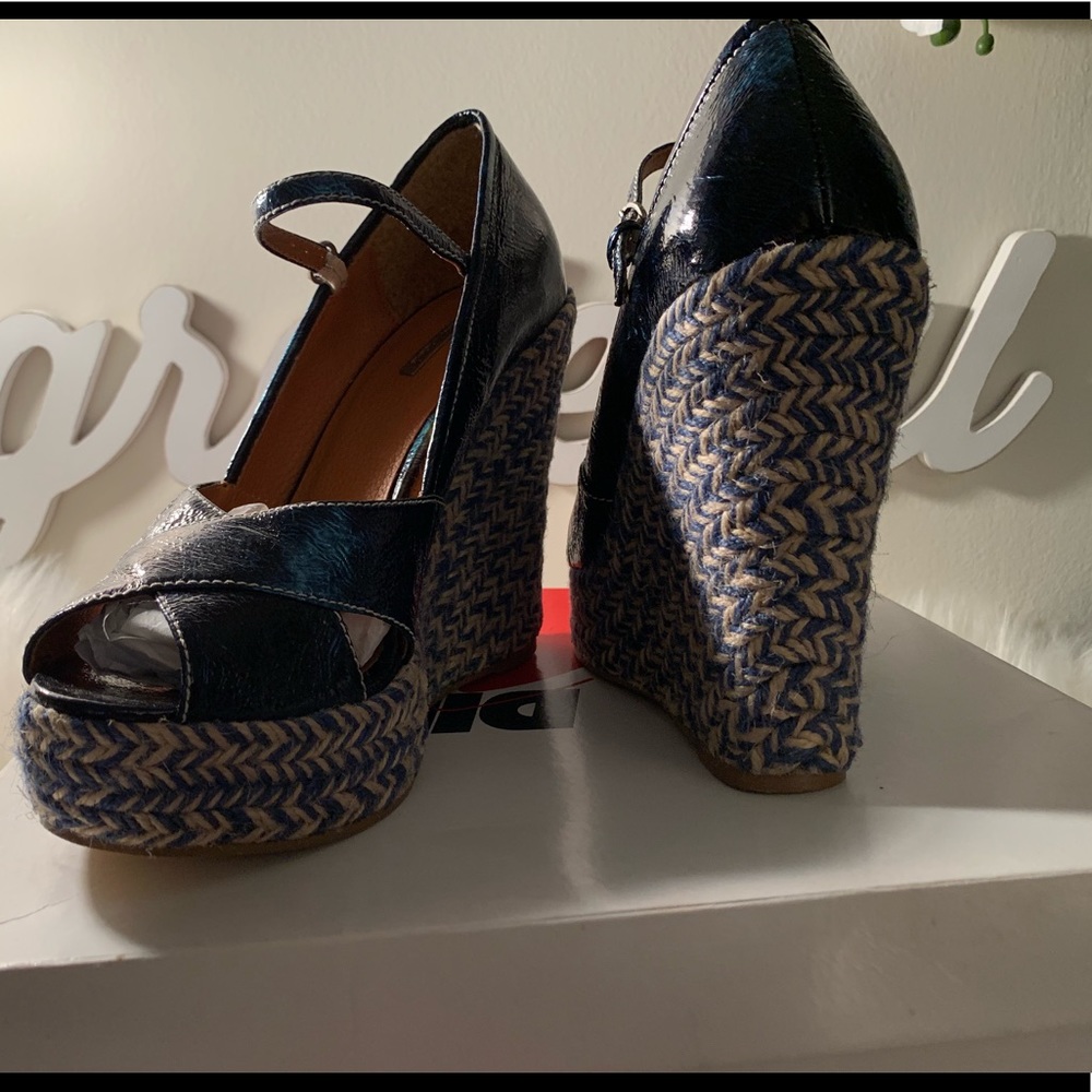 Shoe - Picture 5 of 7